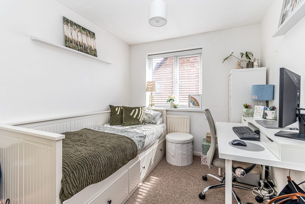 3 bedroom house Sold STC, Milebush Road, Southsea, PO4 – photo 9