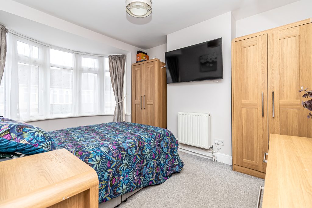 3 bedroom house Sold STC, Lovett Road, Portsmouth, PO3 – photo 8