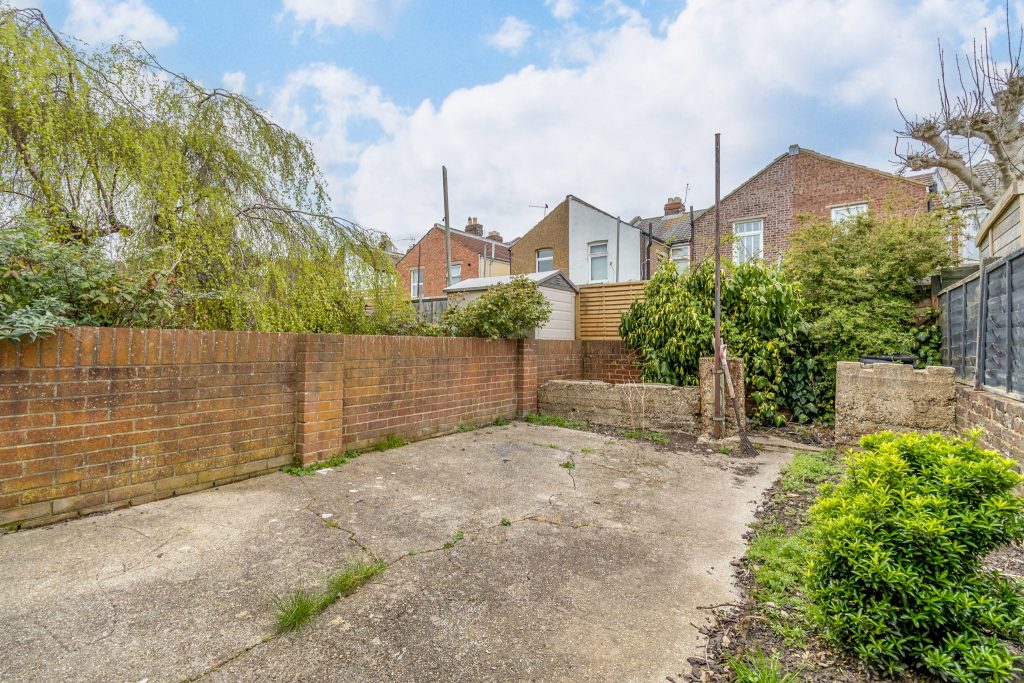 2 bedroom house Sold STC, Maxwell Road, Southsea, PO4 – photo 10