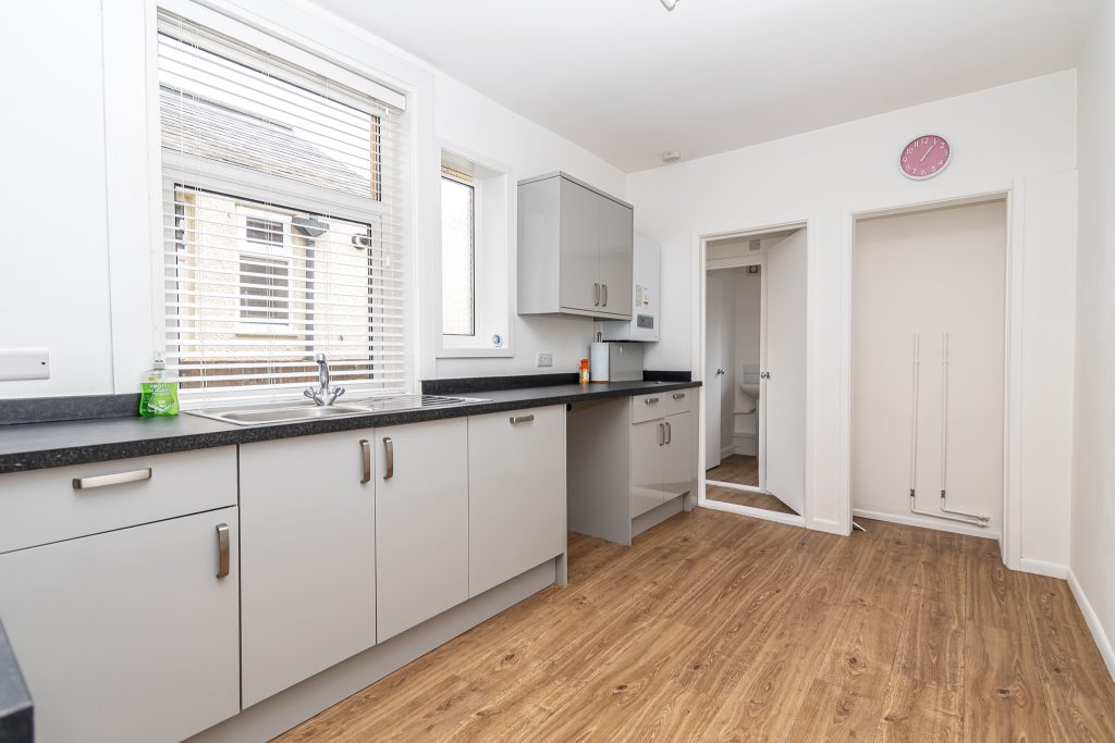2 bedroom house Sold STC, Maxwell Road, Southsea, PO4 – photo 6