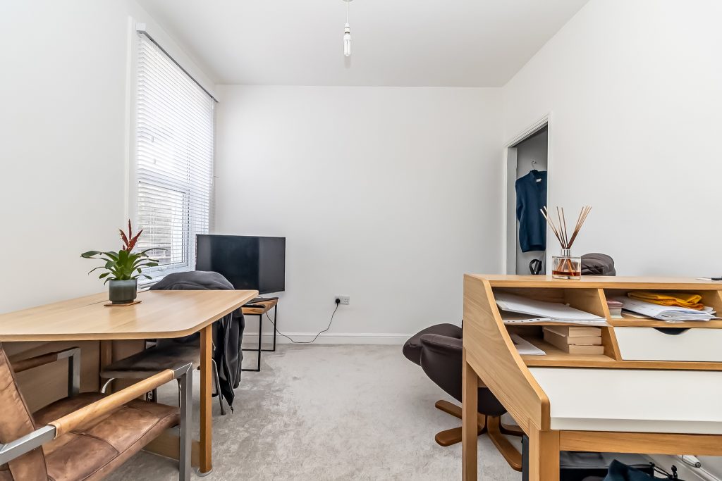 2 bedroom house Sold STC, Sutherland Road, Southsea, PO4 – photo 8