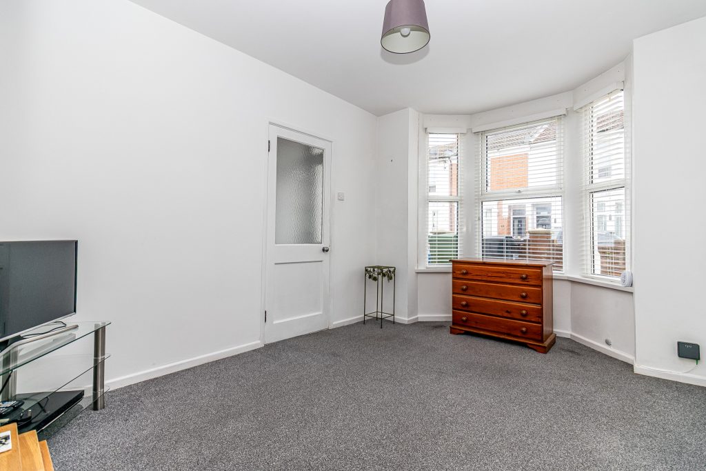 2 bedroom house Sold STC, Maxwell Road, Southsea, PO4 – photo 9