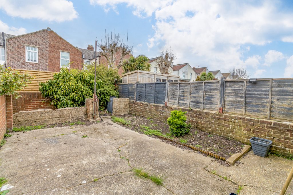 2 bedroom house Sold STC, Maxwell Road, Southsea, PO4 – photo 18