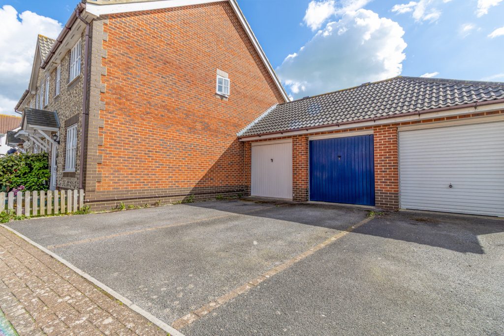 3 bedroom house Sold STC, Milebush Road, Southsea, PO4 – photo 2