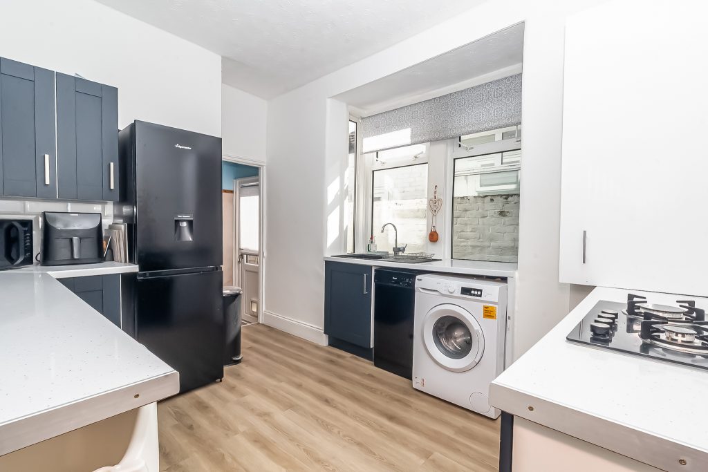 2 bedroom house Sold STC, Landguard Road, Southsea, PO4 – photo 2