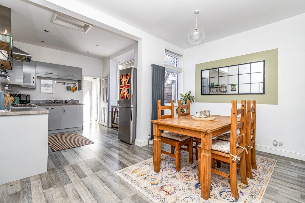 2 bedroom house Sold STC, Westfield Road, Southsea, PO4 – photo 2