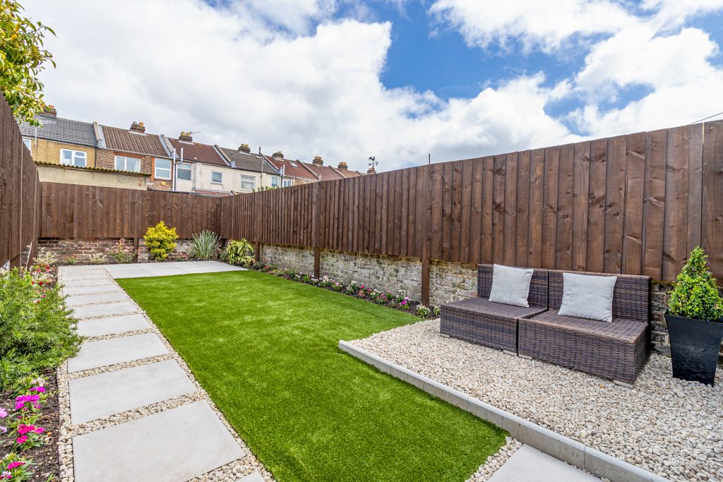 2 bedroom house Sold STC, Catisfield Road, Southsea, PO4 – photo 2