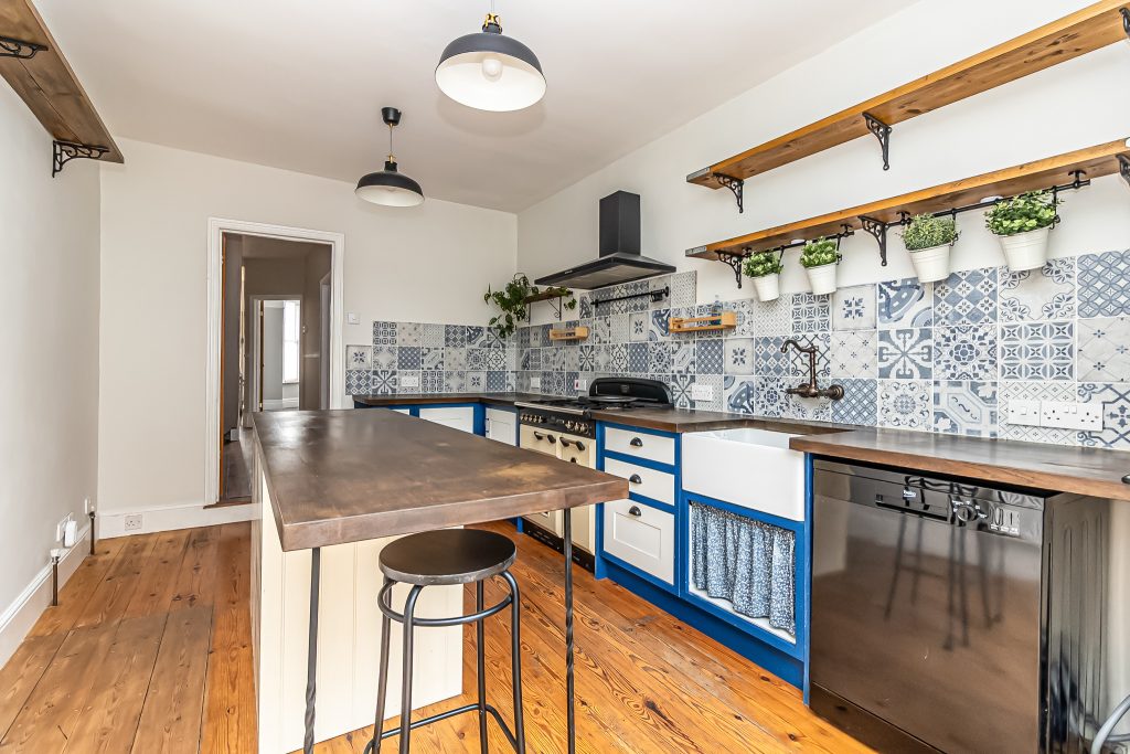 3 bedroom house Sold STC, Winter Road, Southsea, PO4 – photo 2