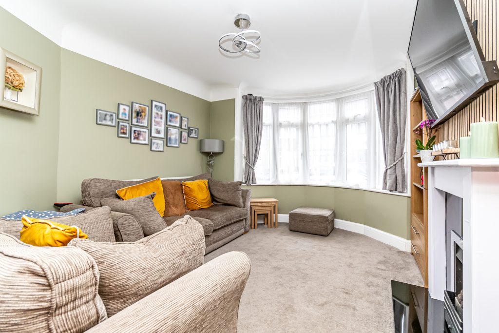 3 bedroom house Sold STC, Lovett Road, Portsmouth, PO3 – photo 2