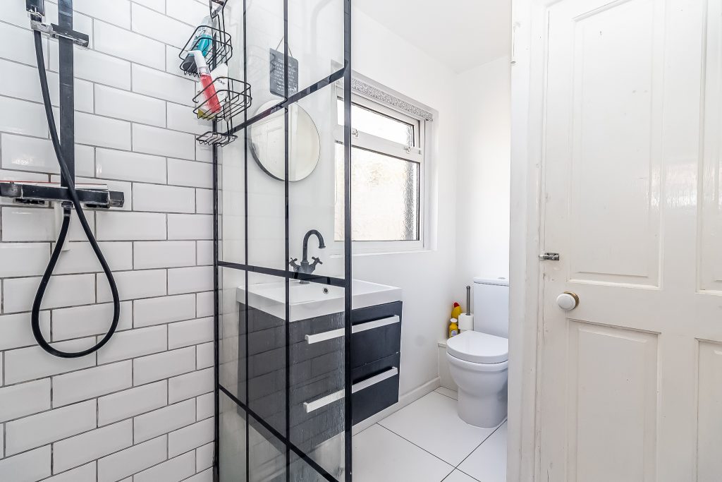 2 bedroom house Sold STC, Landguard Road, Southsea, PO4 – photo 3