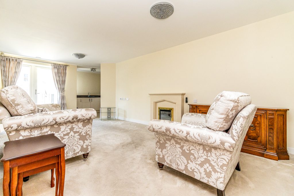 2 bedroom property for sale, South Parade, Tudor Rose Court South Parade, PO4 – photo 3