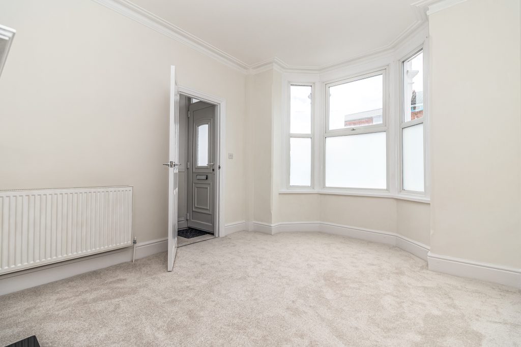 2 bedroom house Sold STC, Catisfield Road, Southsea, PO4 – photo 3