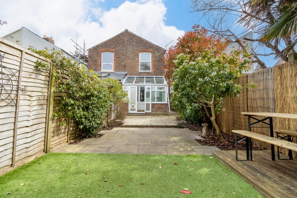 3 bedroom house Sold STC, Winter Road, Southsea, PO4 – photo 31