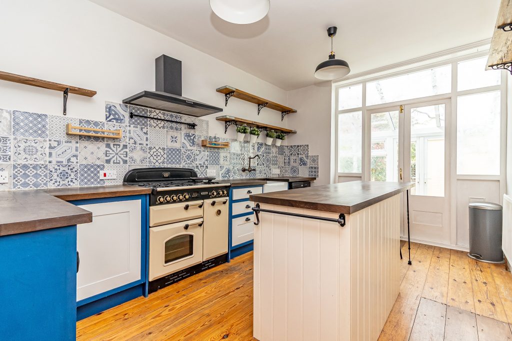 3 bedroom house Sold STC, Winter Road, Southsea, PO4 – photo 4