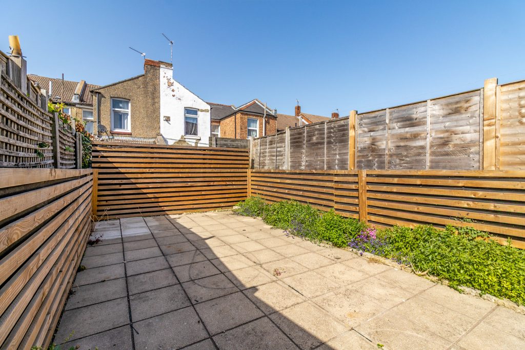 2 bedroom house Sold STC, Methuen Road, Southsea, PO4 – photo 11
