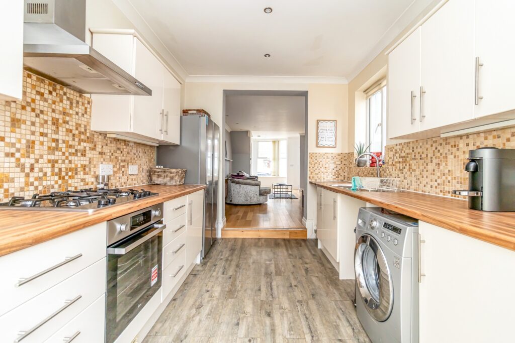 3 bedroom house Sold STC, Westfield Road, Southsea, PO4 – photo 6