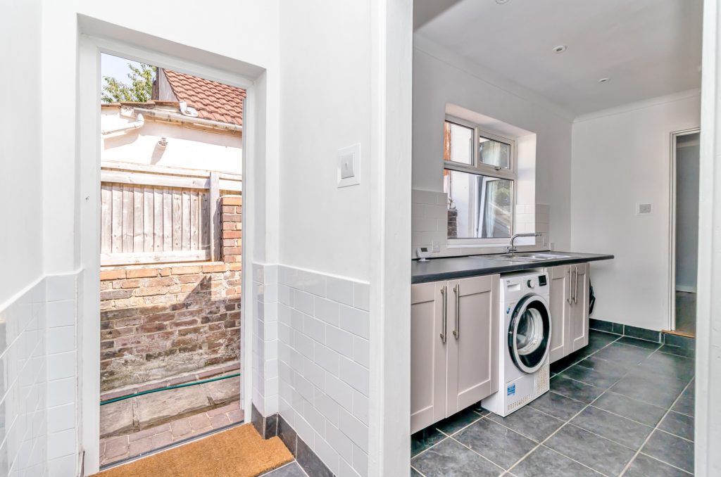 2 bedroom house Sold STC, Stowe Road, Southsea, PO4 – photo 17