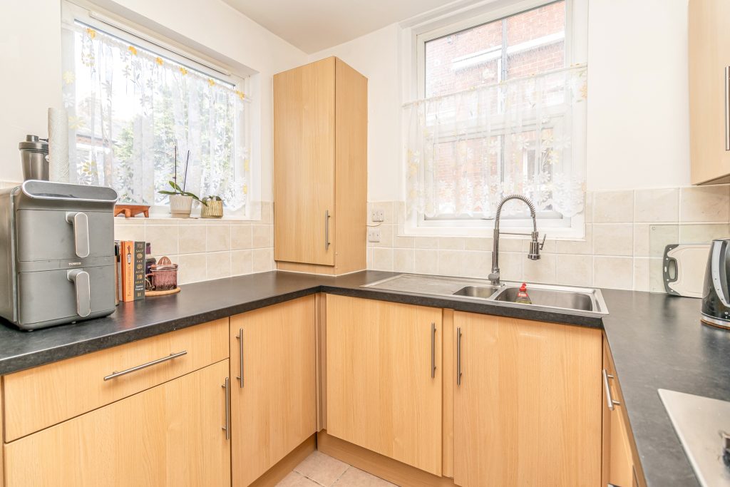 2 bedroom property for sale, St. Davids Road, Southsea, PO5 – photo 10