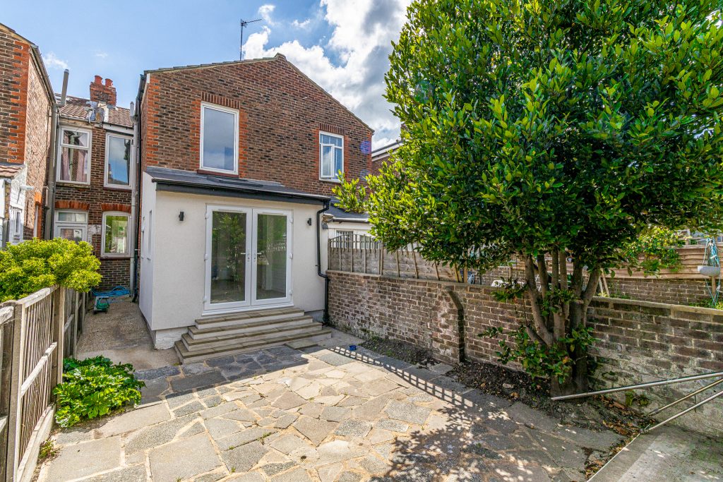 3 bedroom house Sold STC, Catisfield Road, Southsea, PO4 – photo 14