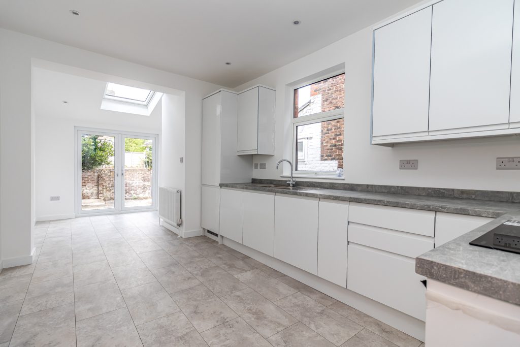 3 bedroom house Sold STC, Catisfield Road, Southsea, PO4 – photo 2
