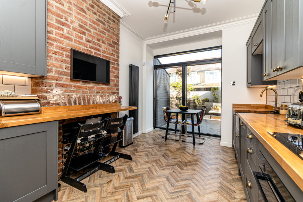 3 bedroom house Sold STC, Grayshott Road, Southsea, PO4 – photo 2