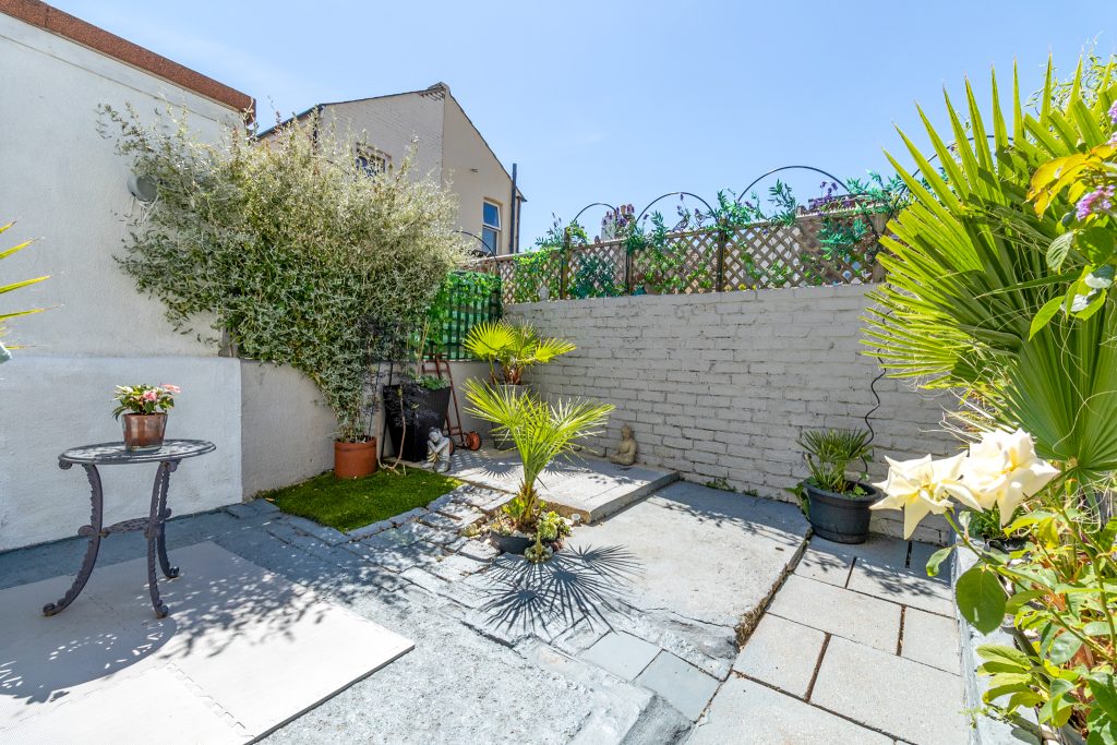 2 bedroom house Sold STC, Trevor Road, Southsea, PO4 – photo 8