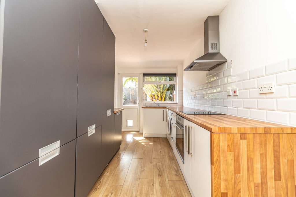 2 bedroom house Sold STC, Adair Road, Southsea, PO4 – photo 3