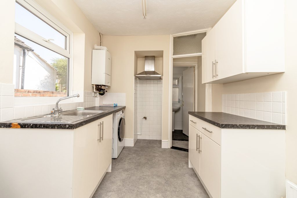 2 bedroom house Sold STC, Jessie Road, Southsea, PO4 – photo 9