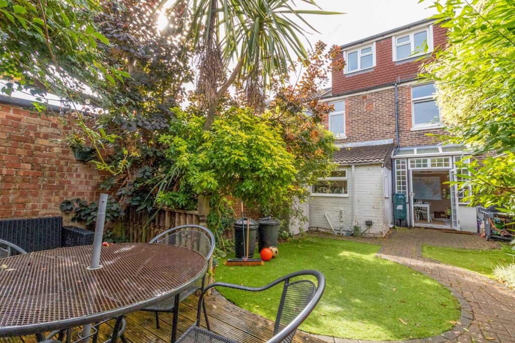 4 bedroom house for sale, Heyshott Road, Southsea, PO4 – photo 12