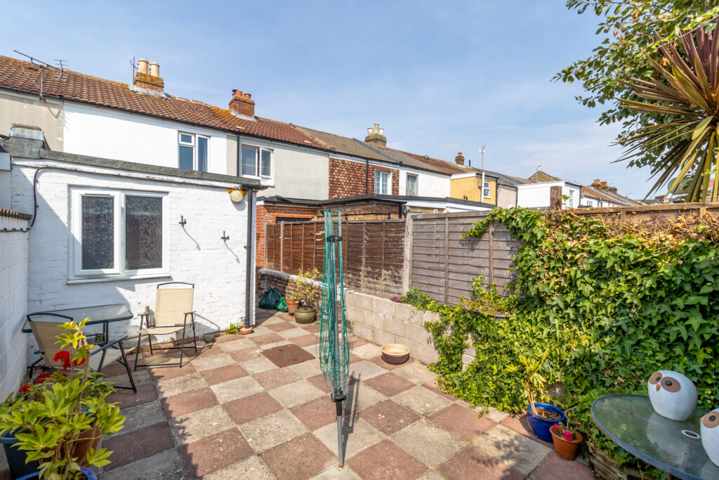 2 bedroom house Sold STC, Worsley Street, Southsea, PO4 – photo 8