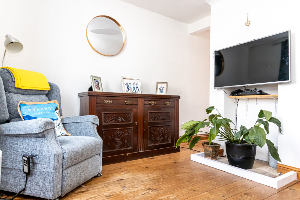 2 bedroom house Sold STC, Worsley Street, Southsea, PO4 – photo 3