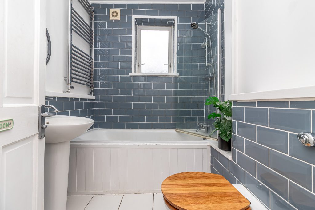 2 bedroom house Sold STC, Ward Road, Southsea, PO4 – photo 5