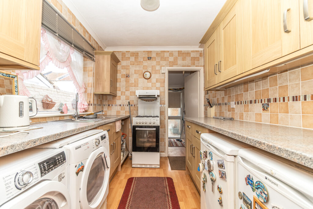 2 bedroom house for sale, Sutherland Road, Southsea, PO4 – photo 4