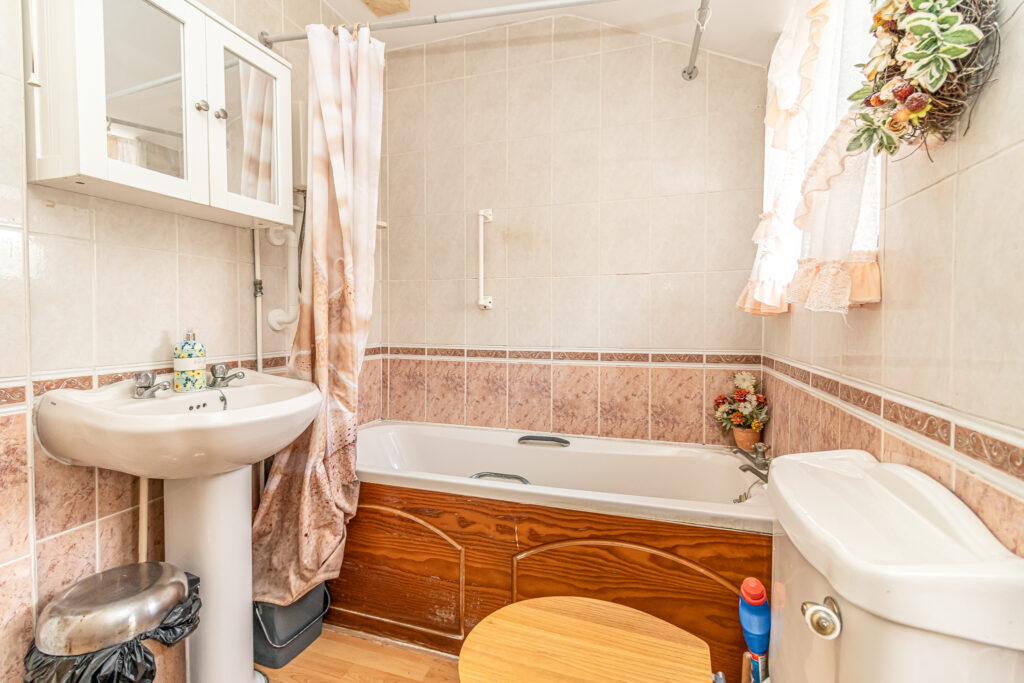 2 bedroom house for sale, Sutherland Road, Southsea, PO4 – photo 13
