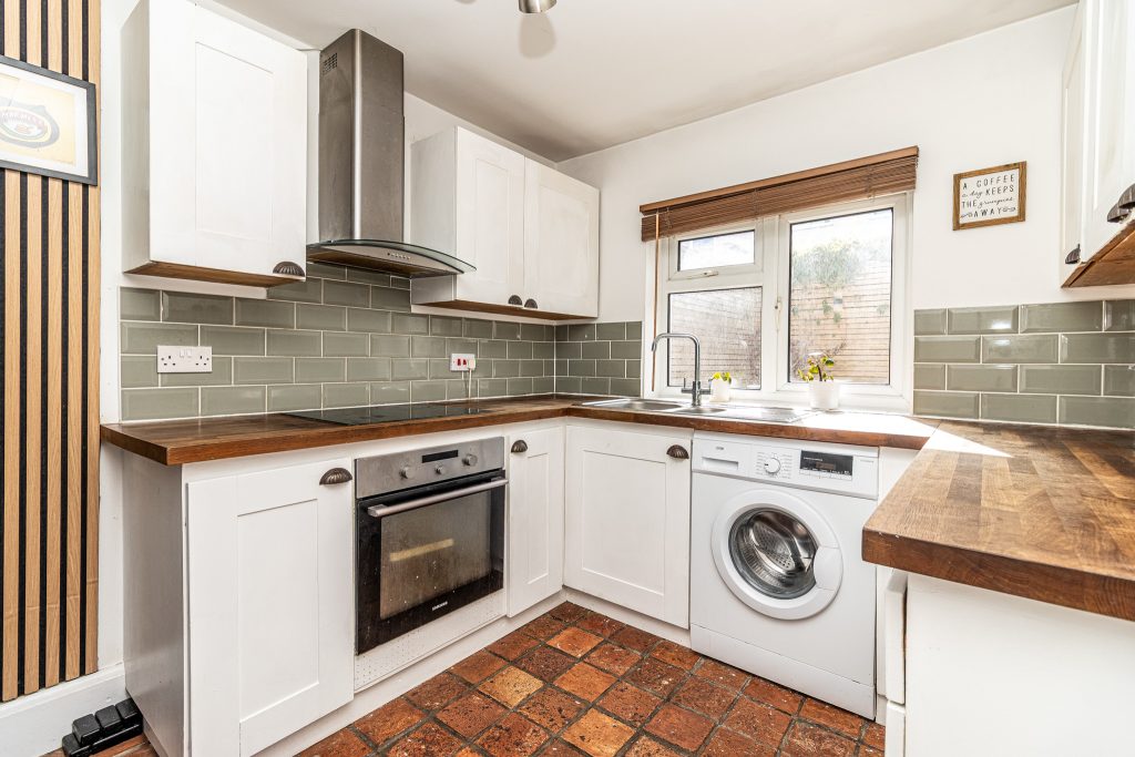 2 bedroom house Sold STC, Ward Road, Southsea, PO4 – photo 4
