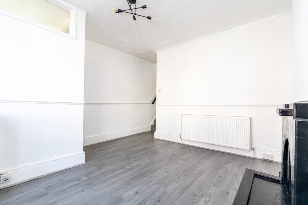 2 bedroom house Sold STC, Carisbrooke Road, Southsea, PO4 – photo 9