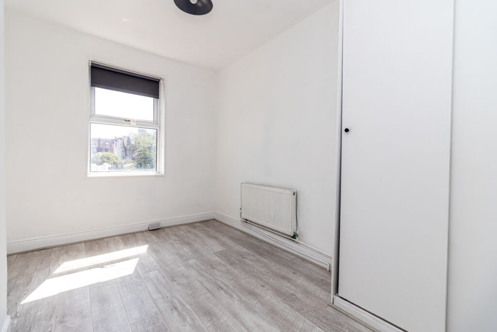 2 bedroom house Sold STC, Carisbrooke Road, Southsea, PO4 – photo 12