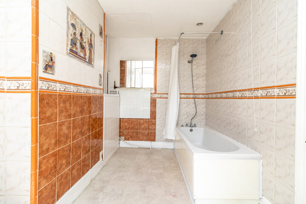 2 bedroom house Sold STC, Carisbrooke Road, Southsea, PO4 – photo 13