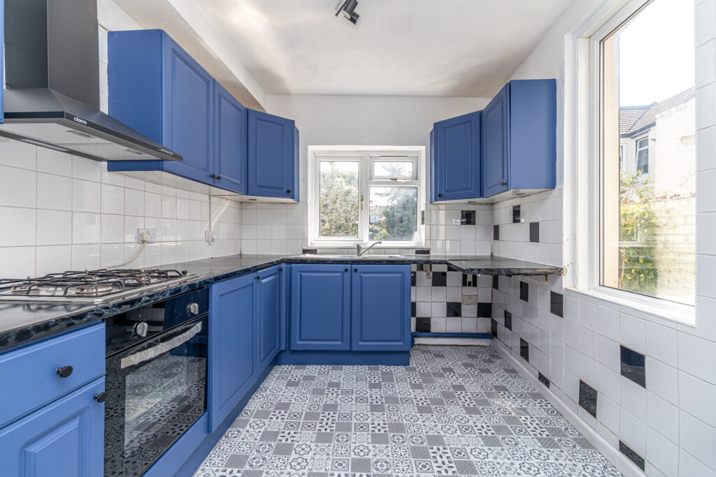 2 bedroom house Sold STC, Carisbrooke Road, Southsea, PO4 – photo 3