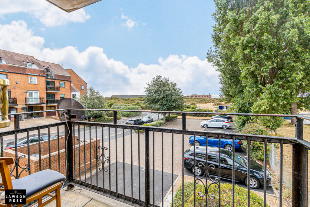 2 bedroom flat for sale, Ferry Road, Southsea, PO4 – photo 4