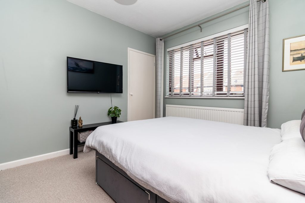 2 bedroom house Sold STC, Stamshaw Road, Portsmouth, PO2 – photo 8