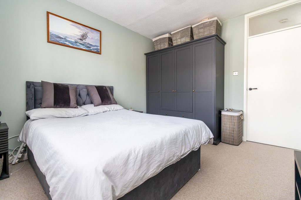 2 bedroom house Sold STC, Stamshaw Road, Portsmouth, PO2 – photo 11