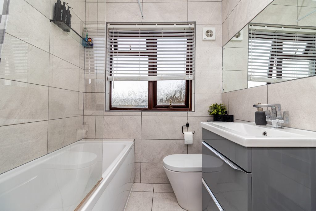 2 bedroom house Sold STC, Stamshaw Road, Portsmouth, PO2 – photo 7