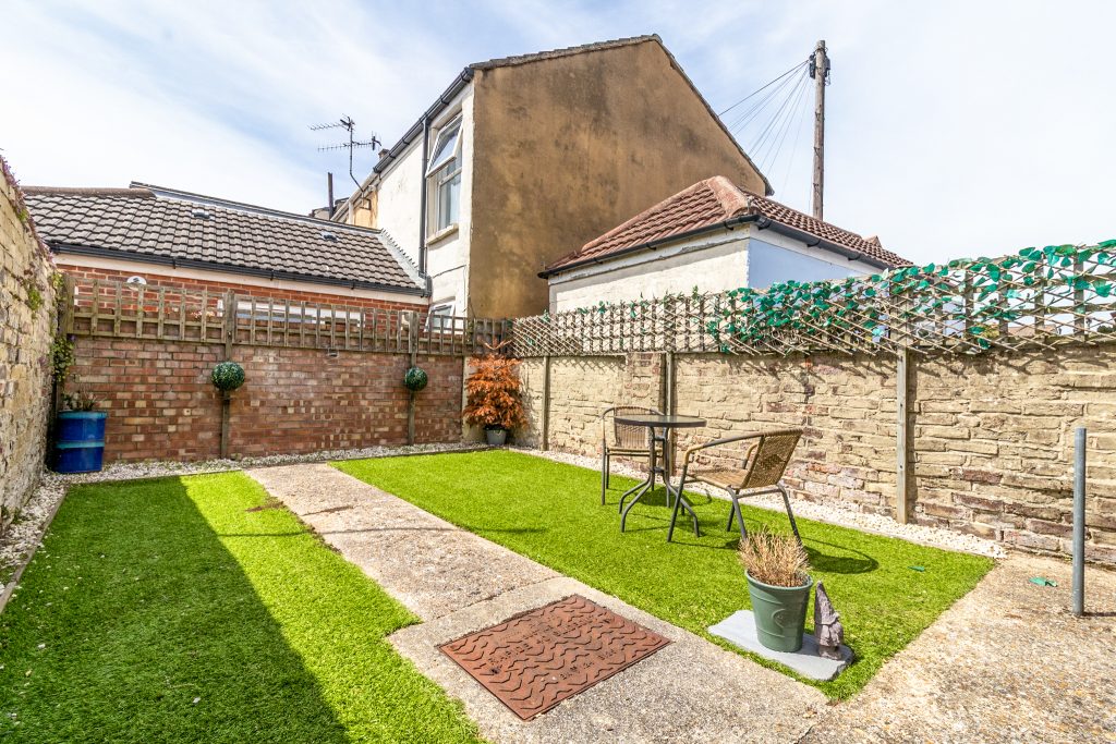 2 bedroom house Sold STC, Stamshaw Road, Portsmouth, PO2 – photo 5