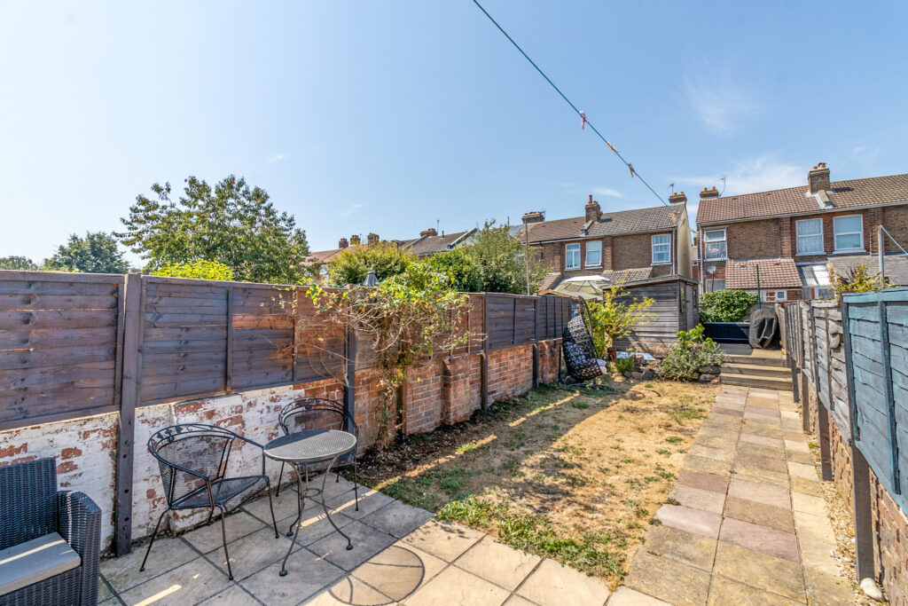 2 bedroom house Sold STC, Brompton Road, Southsea, PO4 – photo 8