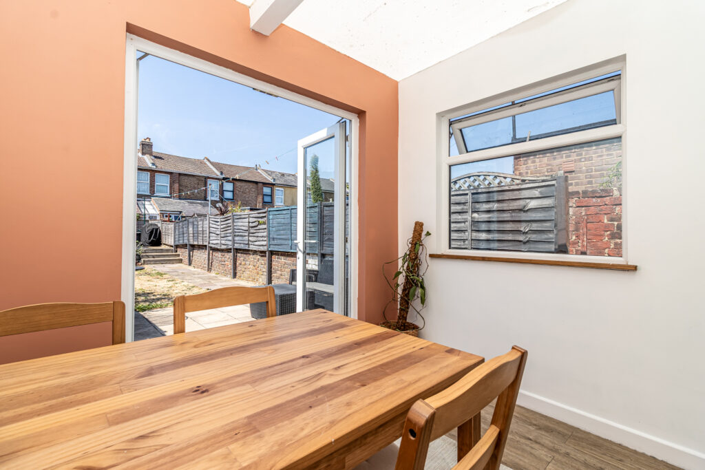 2 bedroom house Sold STC, Brompton Road, Southsea, PO4 – photo 23
