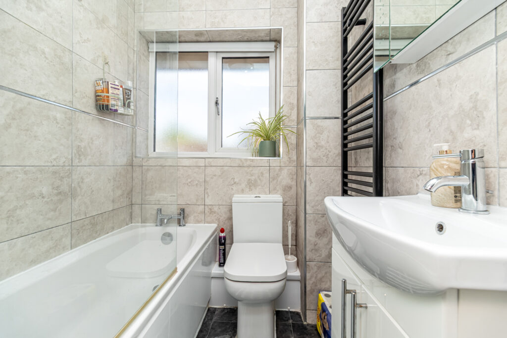 2 bedroom house Sold STC, Haslemere Road, Southsea, PO4 – photo 11