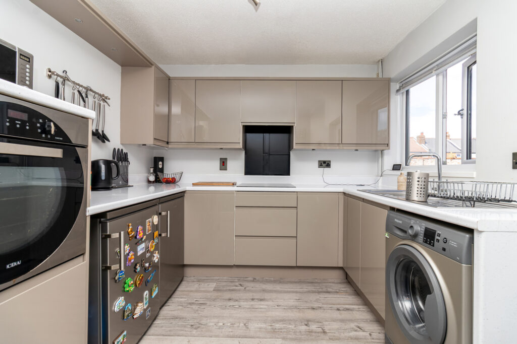 2 bedroom house Sold STC, Haslemere Road, Southsea, PO4 – photo 3
