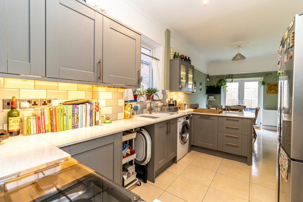 3 bedroom house for sale, Fawcett Road, Southsea, PO4 – photo 4