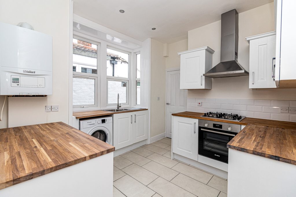 2 bedroom house Sold STC, Catisfield Road, Southsea, PO4 – photo 5